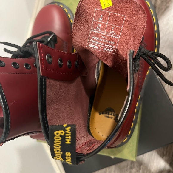 Dr. Martens Women's Cherry Red Leather Boots Size 7 - Picture 4 of 5